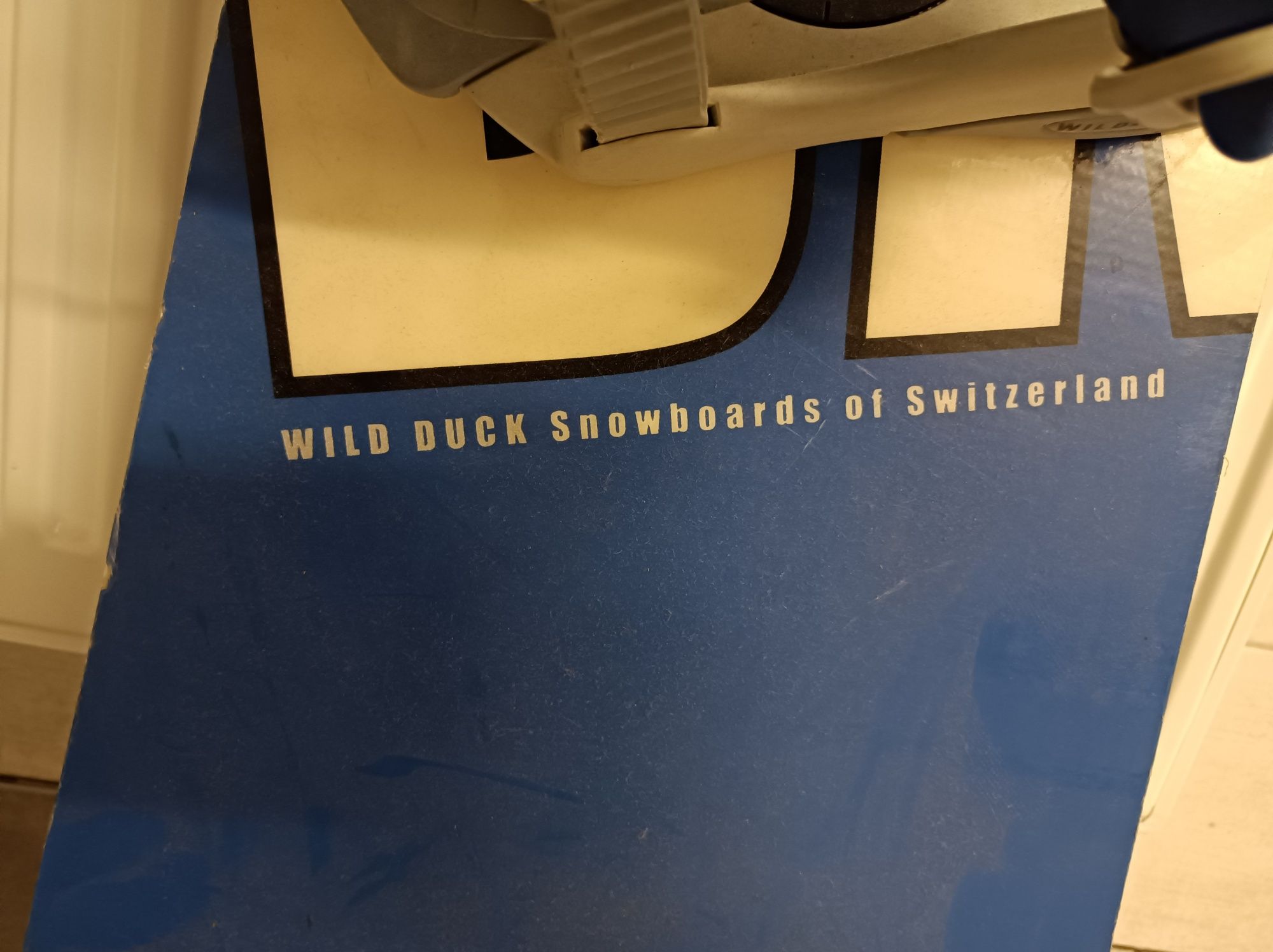 Deska snowboardowa Wild Duck razem z wiązaniami. Długość 153cm