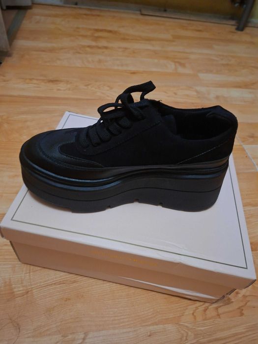 Buty czarne na wzór Beyko