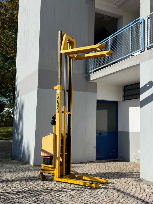 Stacker Steinblock 600 kg capacidade, revisto, a trabalhar.