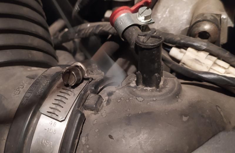 Перевірка на витік повітря в впускній  системі двигуна