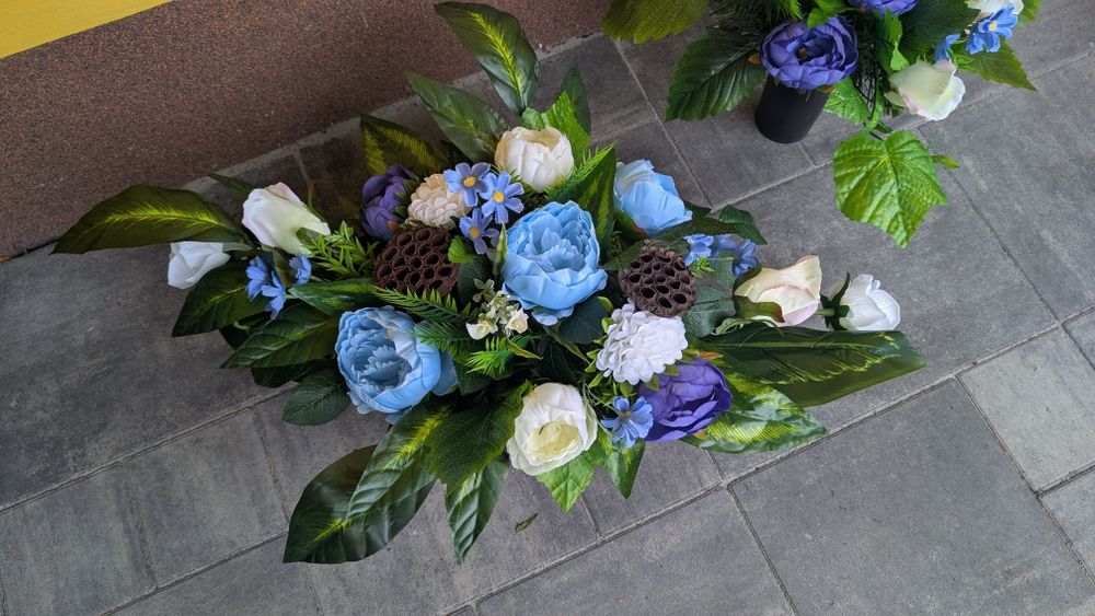 Kompozycja nagrobna stroik bukiet na grób cmentarz wiązanka