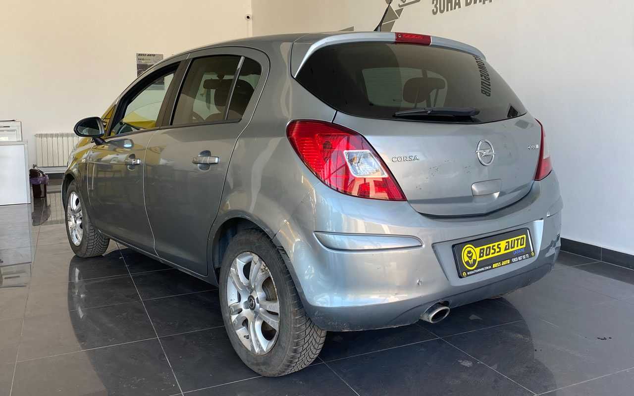 Opel Corsa 2011 року