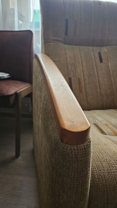 Fotel jak nowy, elementy drewniane