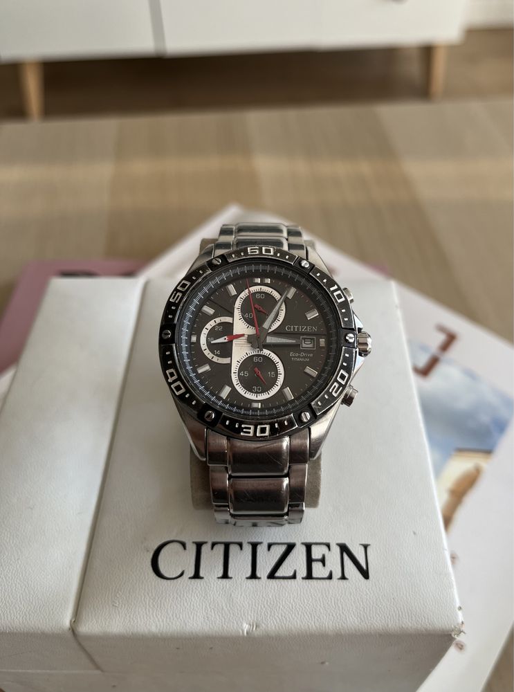 Zegarek CITIZEN Eco-Drive Chronograph Titanium CA0030-52E.