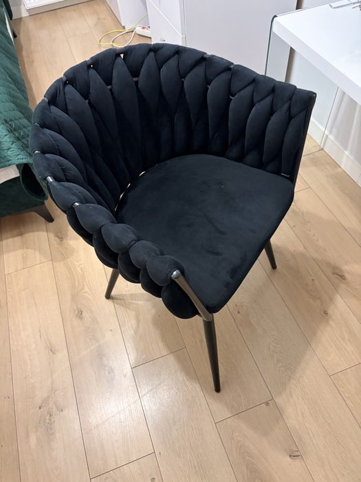 Krzesło czarne plecione