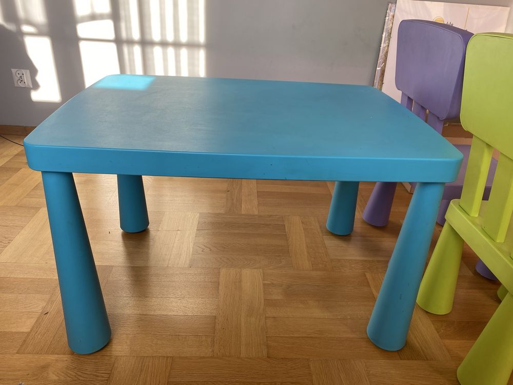 Stolik Ikea Mammut + 2 krzesełka