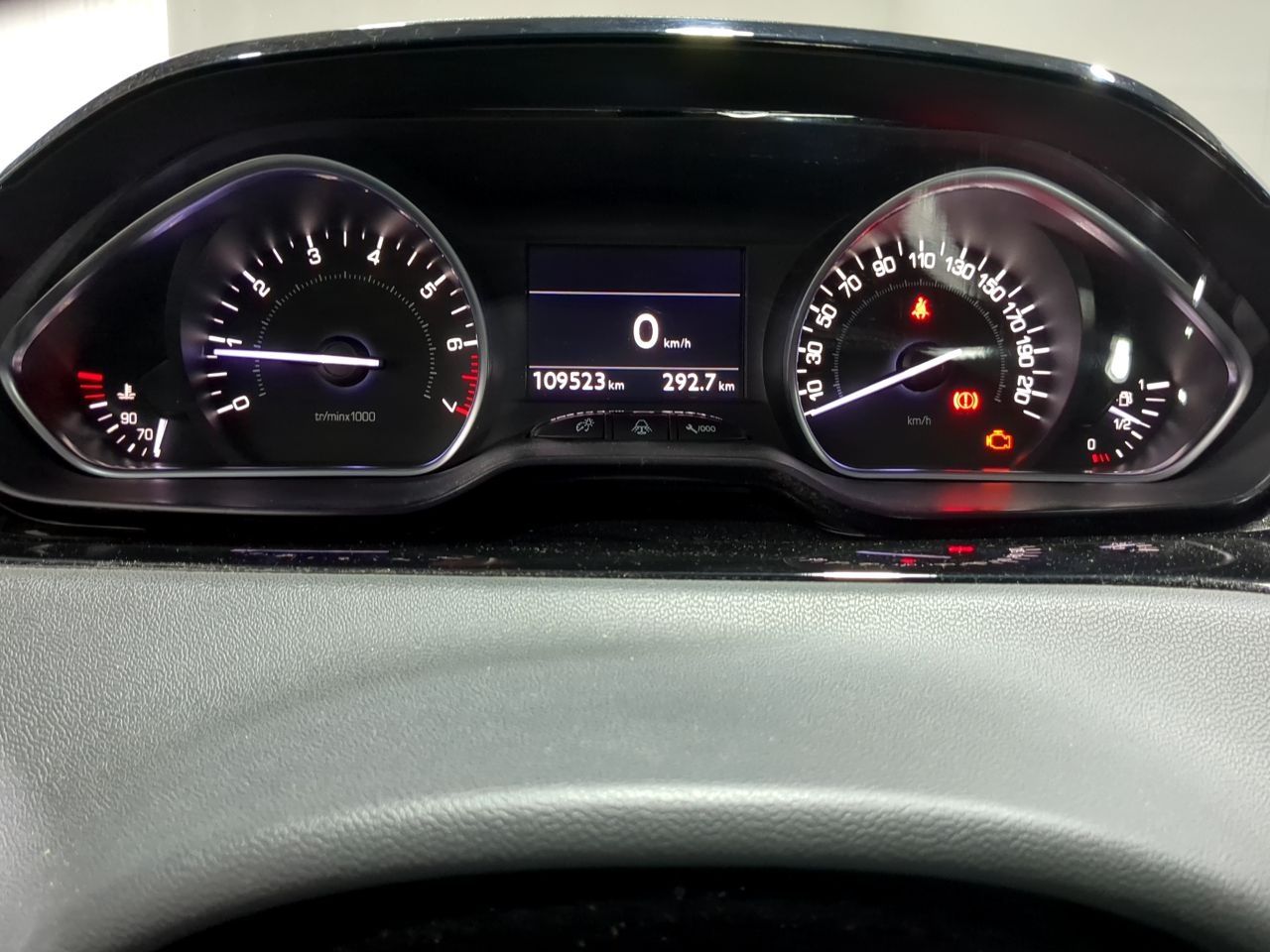 Peugeot 208 Active 1.2 VTI  gasolina 82 CV
