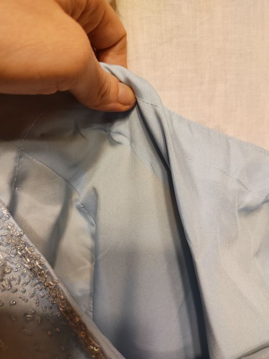 Błękitna suknia balowa weselna