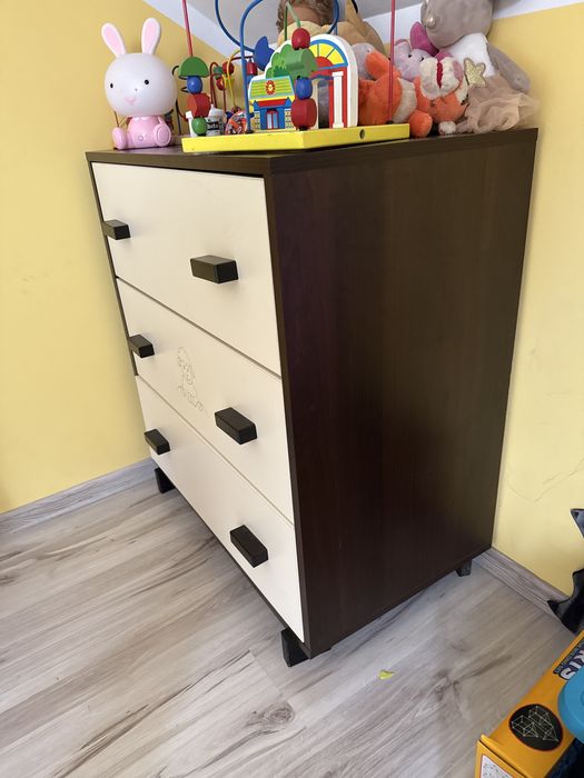 Sprzedam komodę wenge dzieciecą.