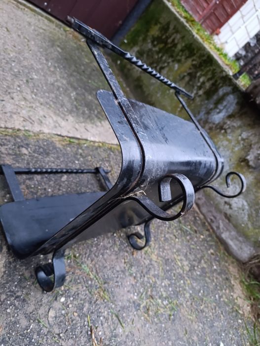 Stojak na drewno do kominka