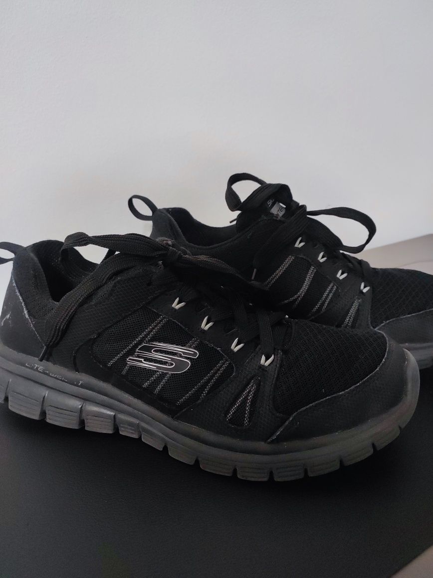 Кросівки чоловічі Sketchers чорні, 41 розмір, устілка 26,5 см.
