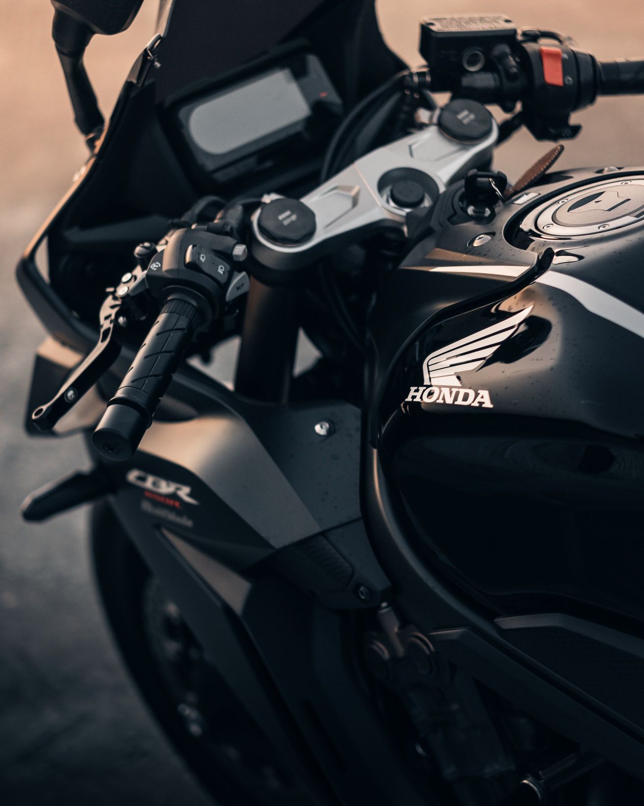 CBR 650R "Nightblade" de 2021