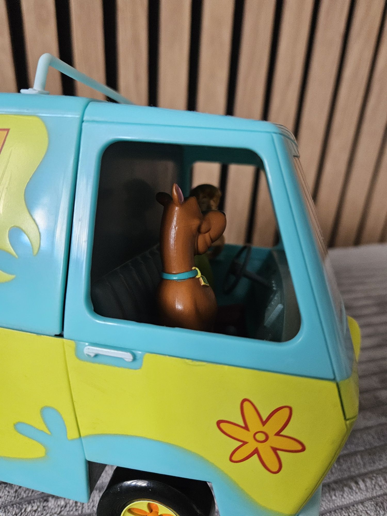 Auto samochód Scooby-Doo the mystery machine