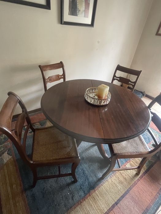 Mesa e 6 cadeiras
