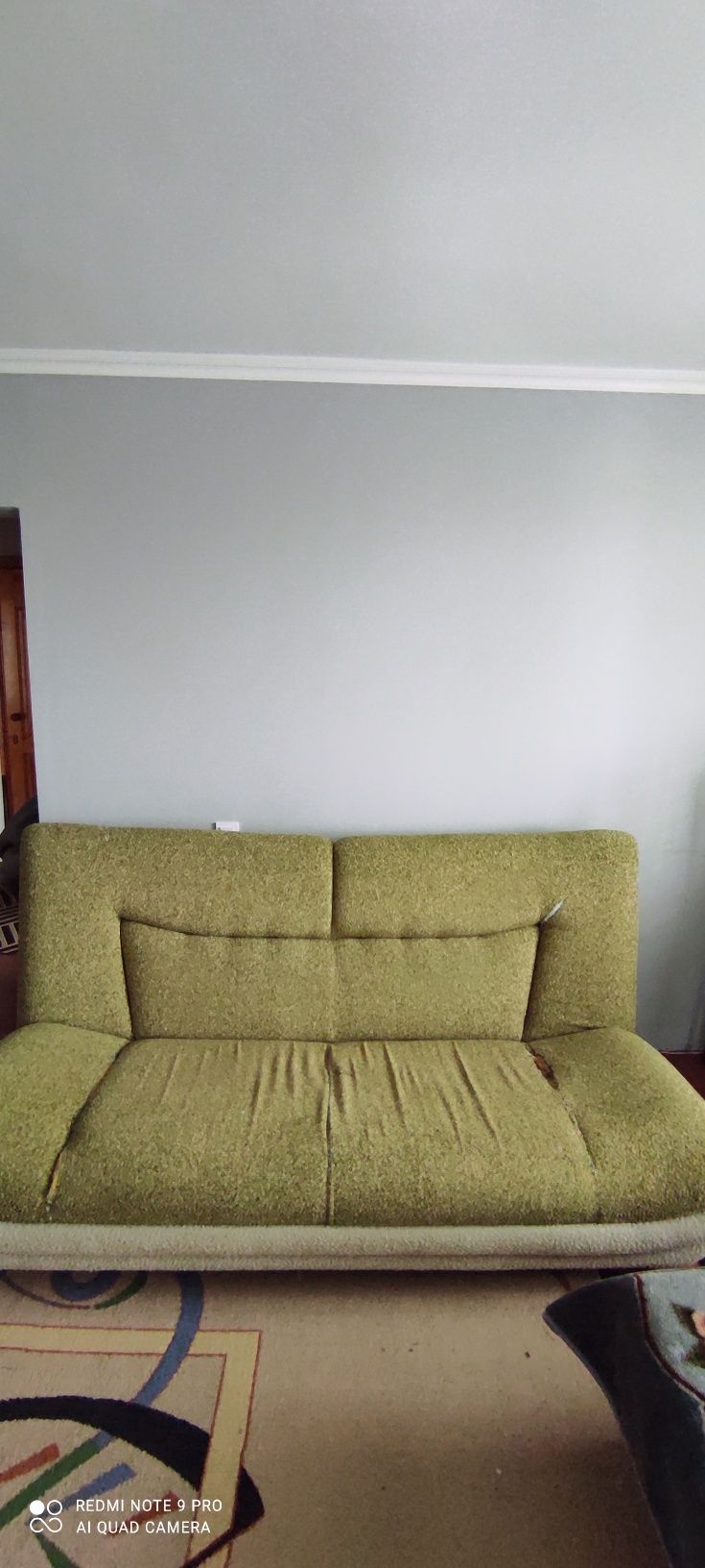 Диван и кресло + 3 подушки