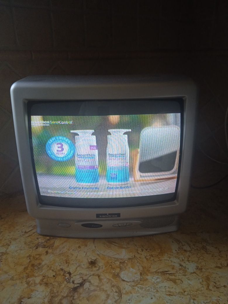 Tv pequena como nova