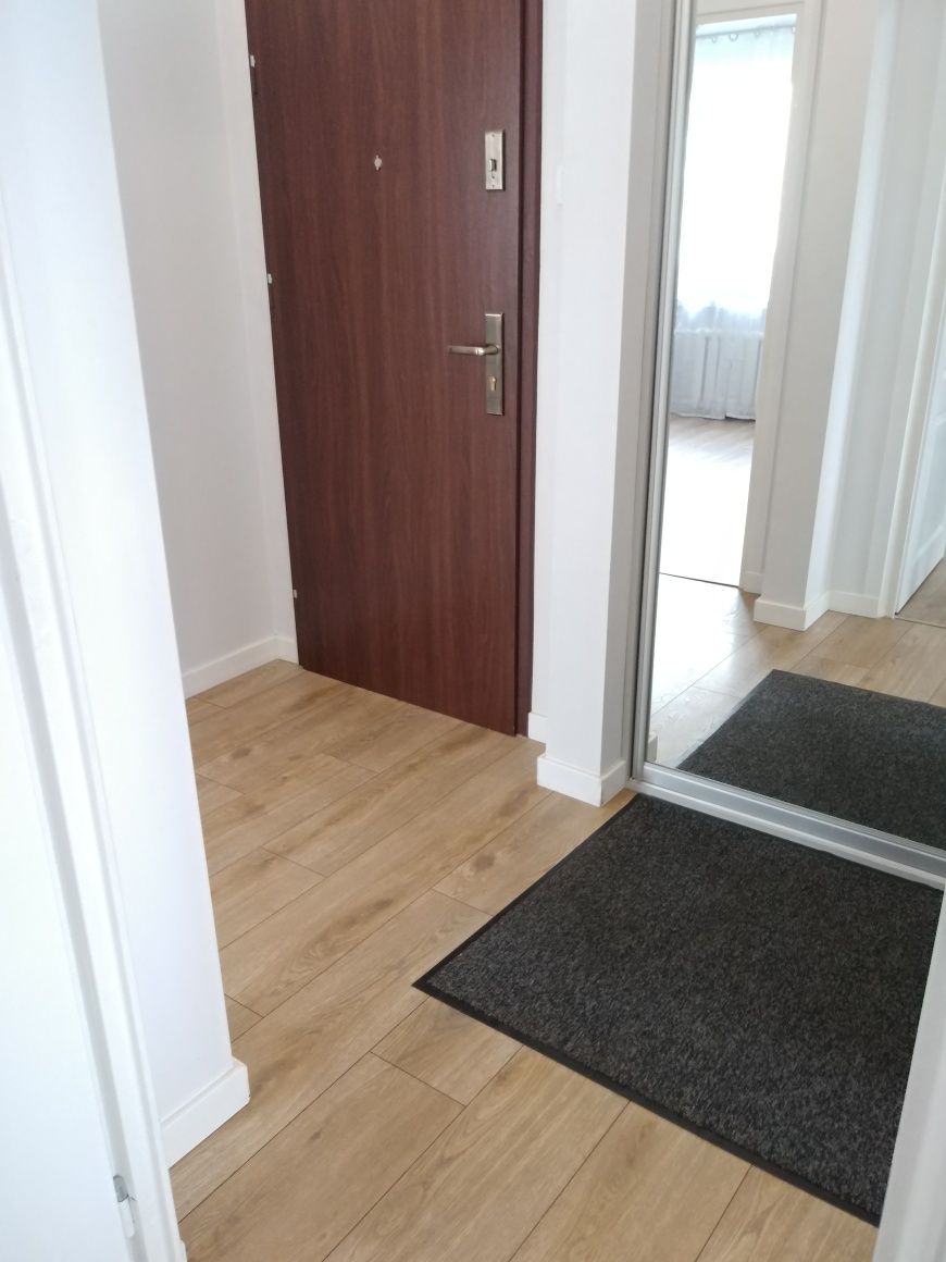 Komfortowe 2 pokoje,  1 piętro. balkon, parking. 2500zl