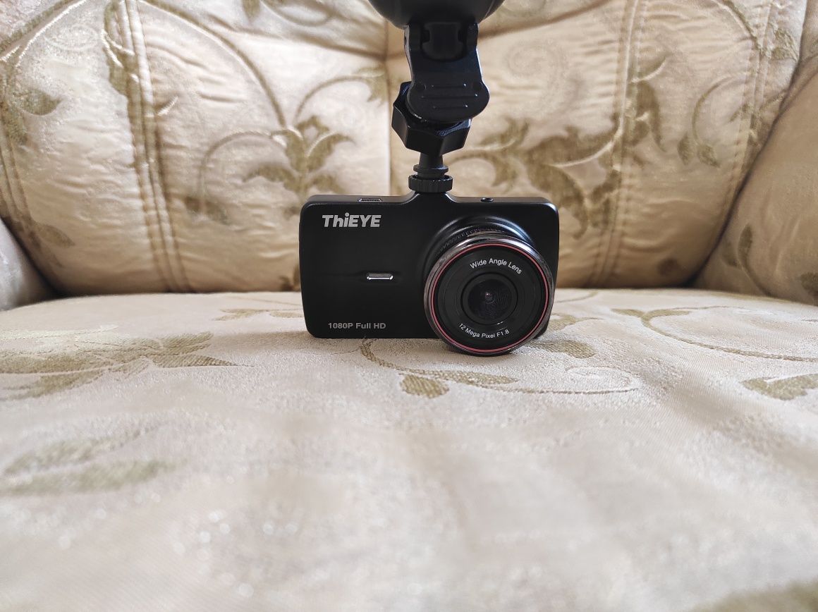 Срочно продам Видеорегистратор фирмы ThiEYE Carbox 5R.
