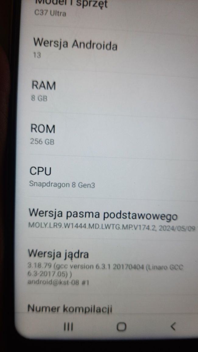 Telefon smartphone android jak samsung galaxy s24 ultra.