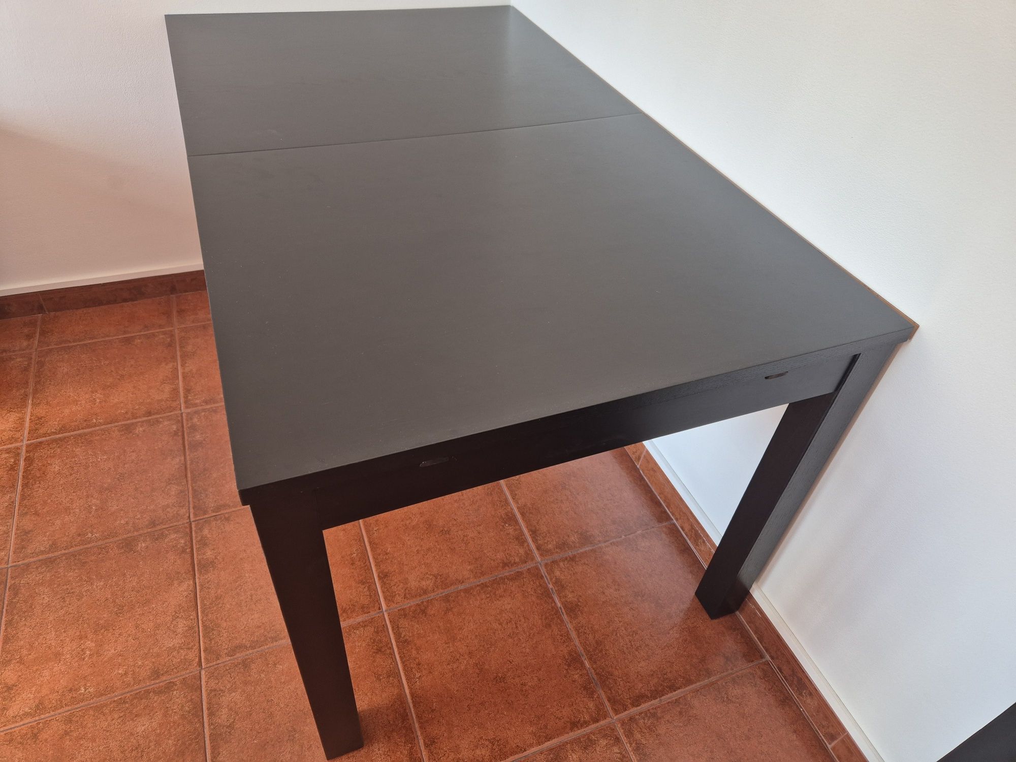 Mesa preta IKEA extensível