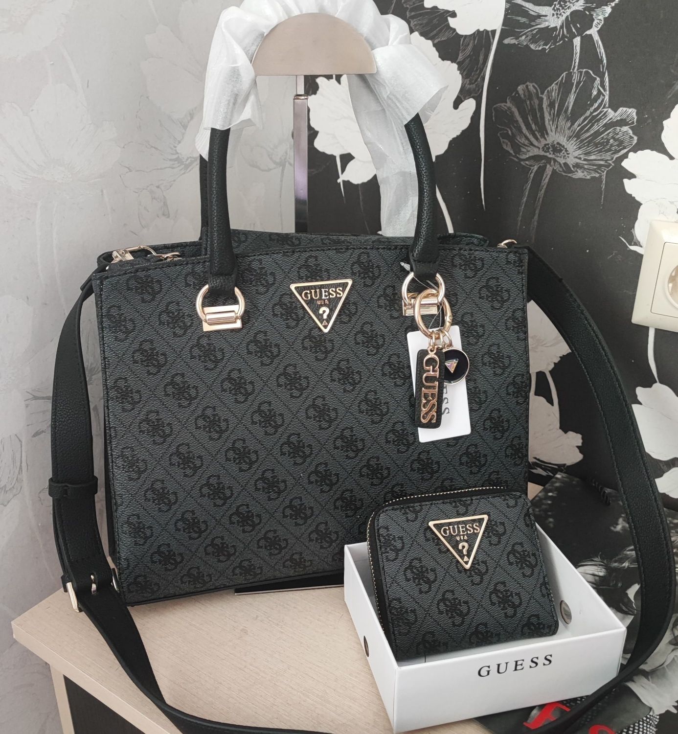 Сумка сетчел шоппер Гесс Guess оригинал