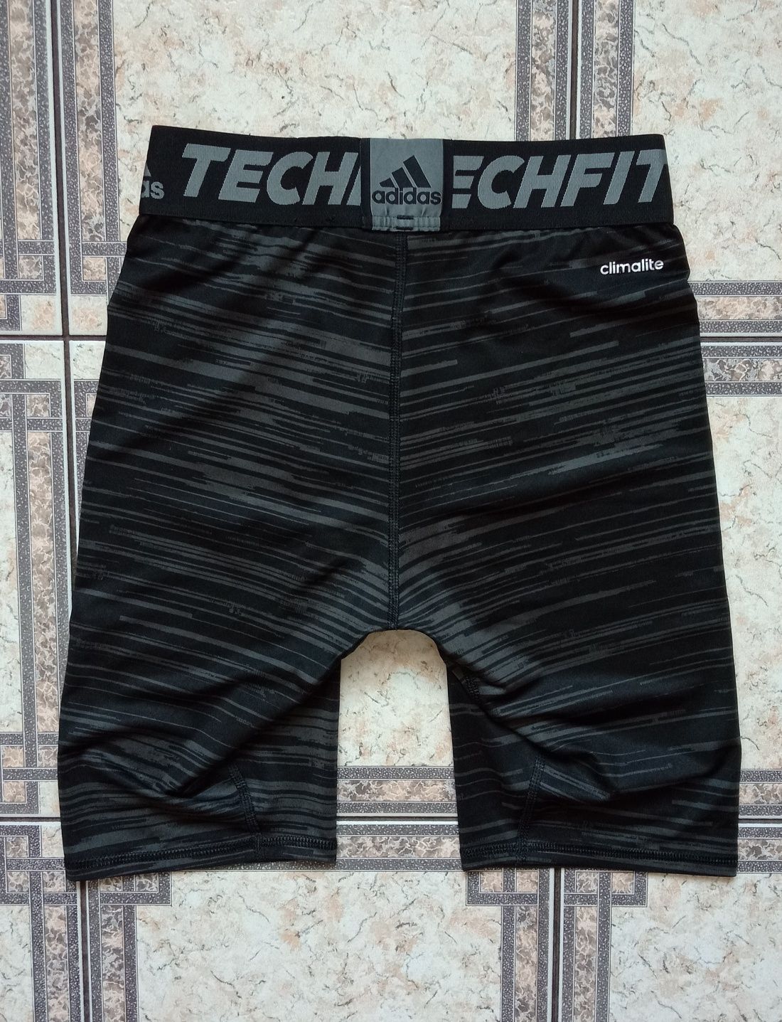 Adidas Techfit climalite spodenki sportowe treningowe męskie M