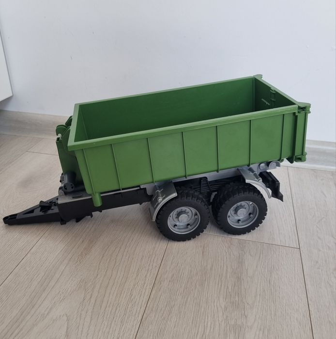 Bruder przyczepa zielona z kontenerem 02035