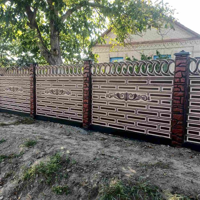 Бетонні забори, з профілю,  ворота.