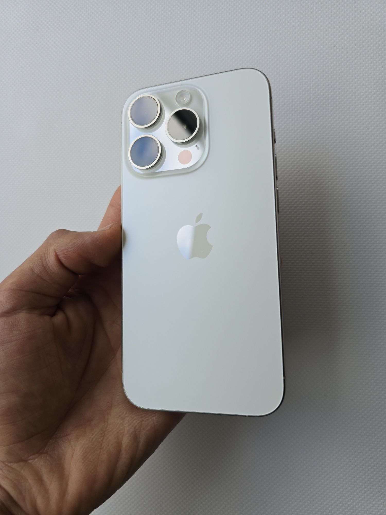 iPhone 15 Pro, 256 GB Идеал Nano-sim+e-sim