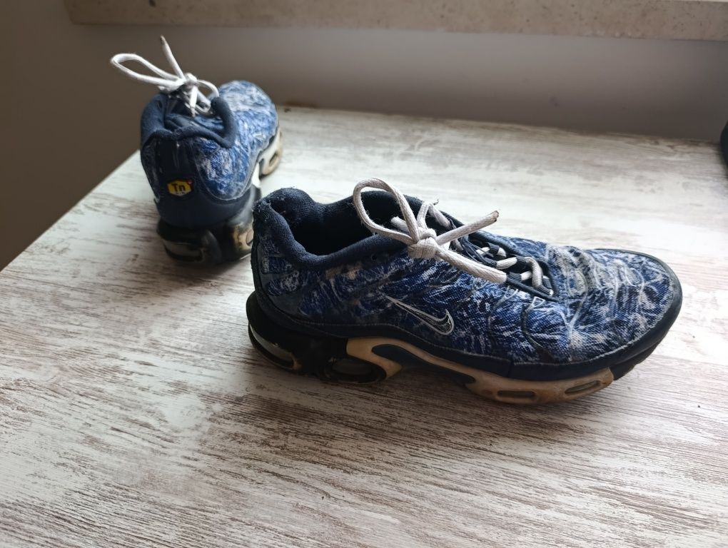 Vendo sapatilha Nike tn azul marinho em bom estado