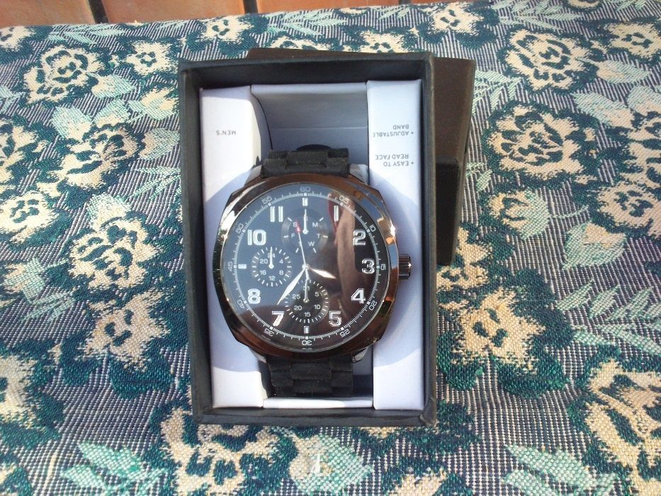 Продам новые наручные мужские часы.