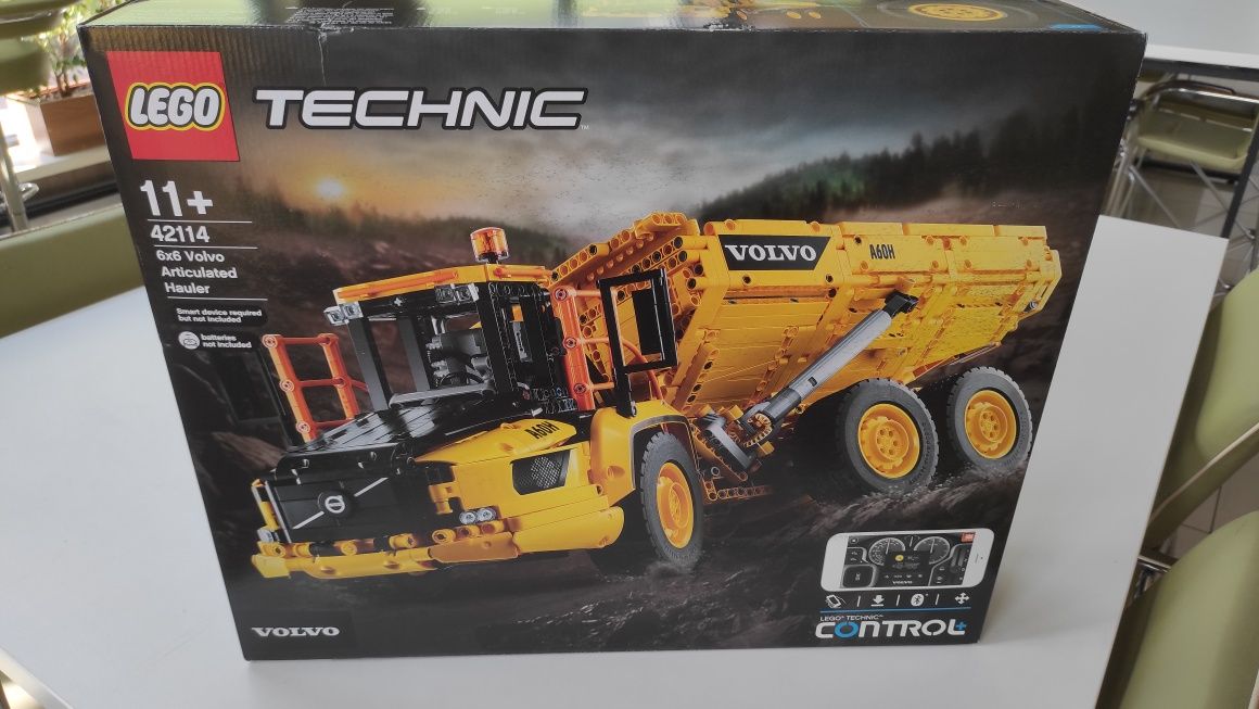 Конструктор LEGO Technic 42114 Шарнірний самоскид Volvo 6х6