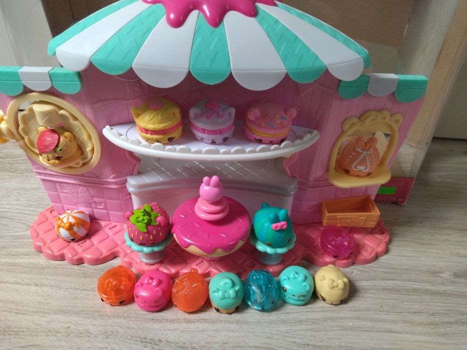 Zestaw Num Noms Fabryka Lakierów i figurki oraz pudełko