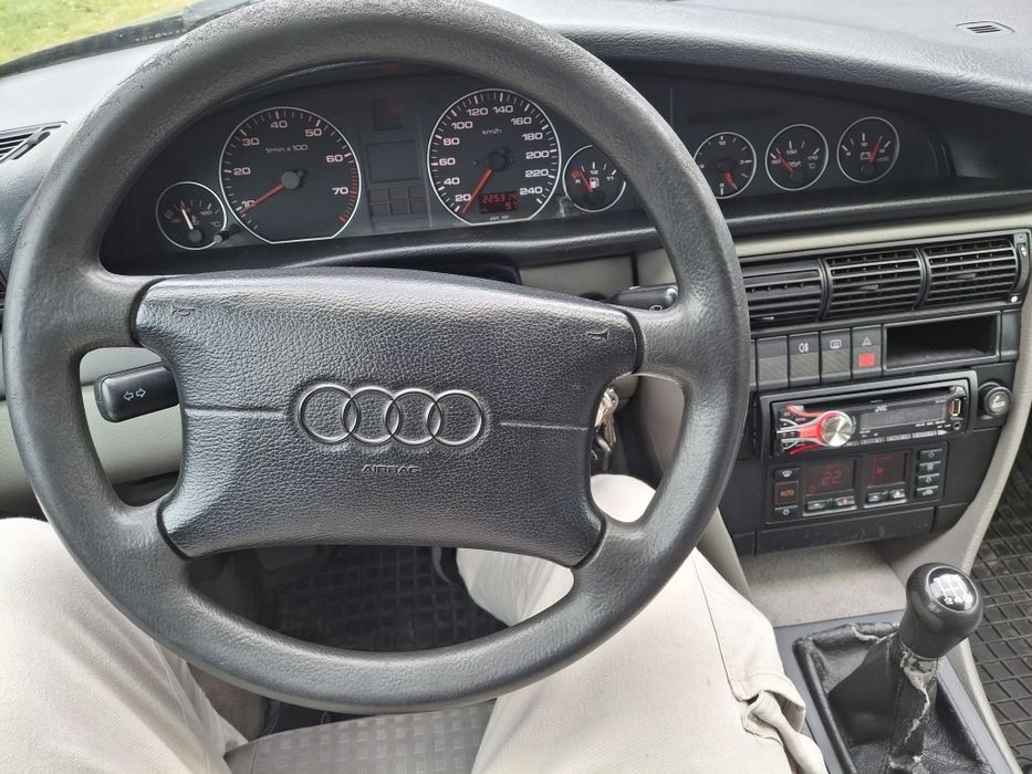 Audi A6C4 1.8 benzyna