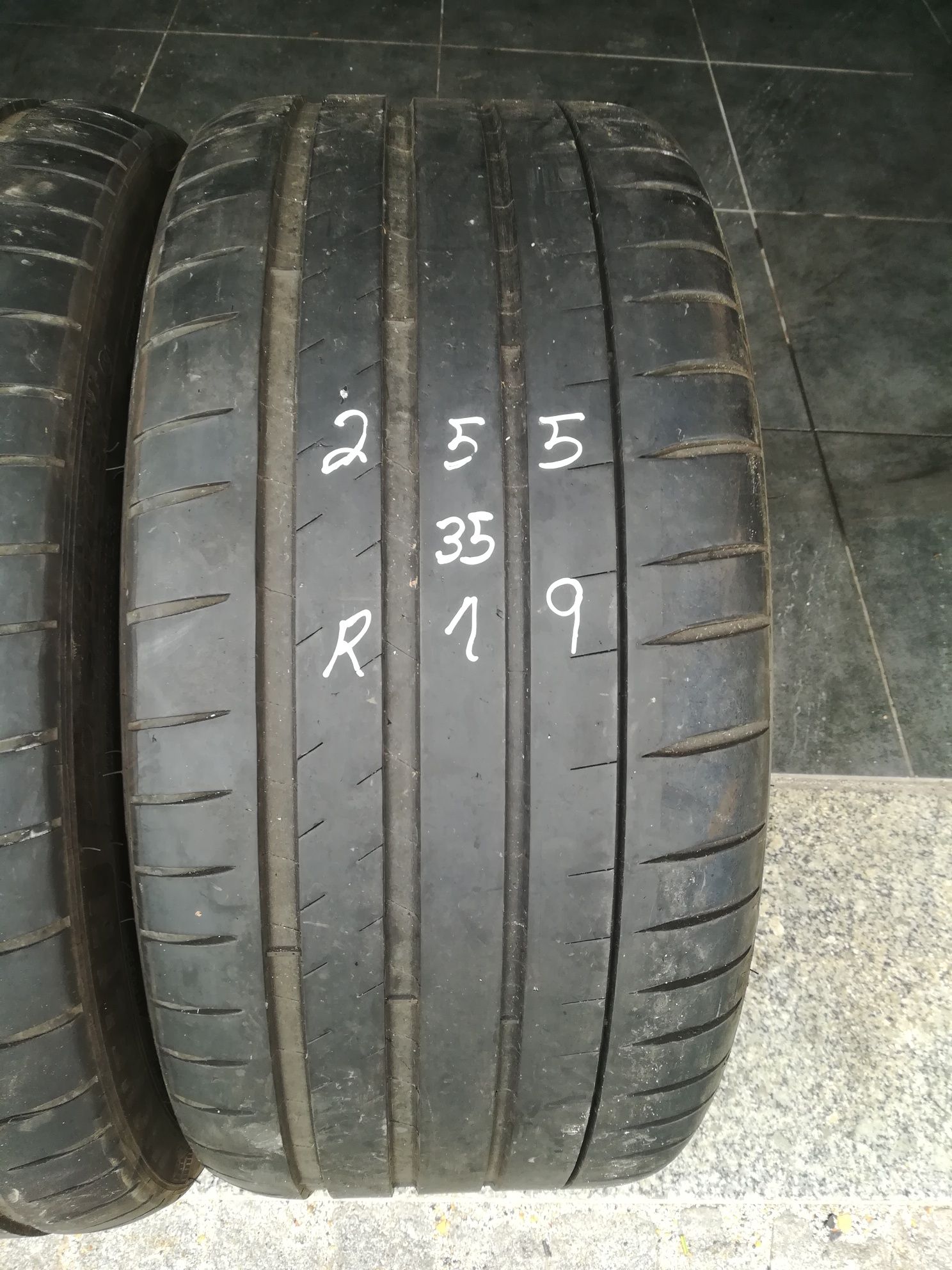 2 pneus 255 35 r19 Michelin