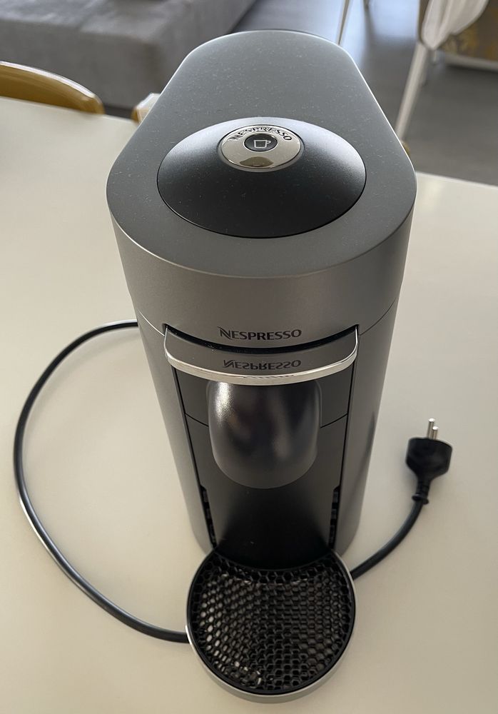 Nespresso Vertuo Plus cinza