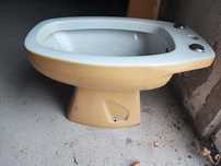 Bidé tons amarelo e branco