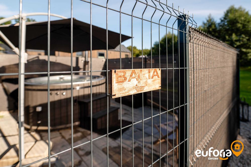 Domek na wynajem nad jeziorem z sauną i balią/jacuzzi; PET FRIENDLY