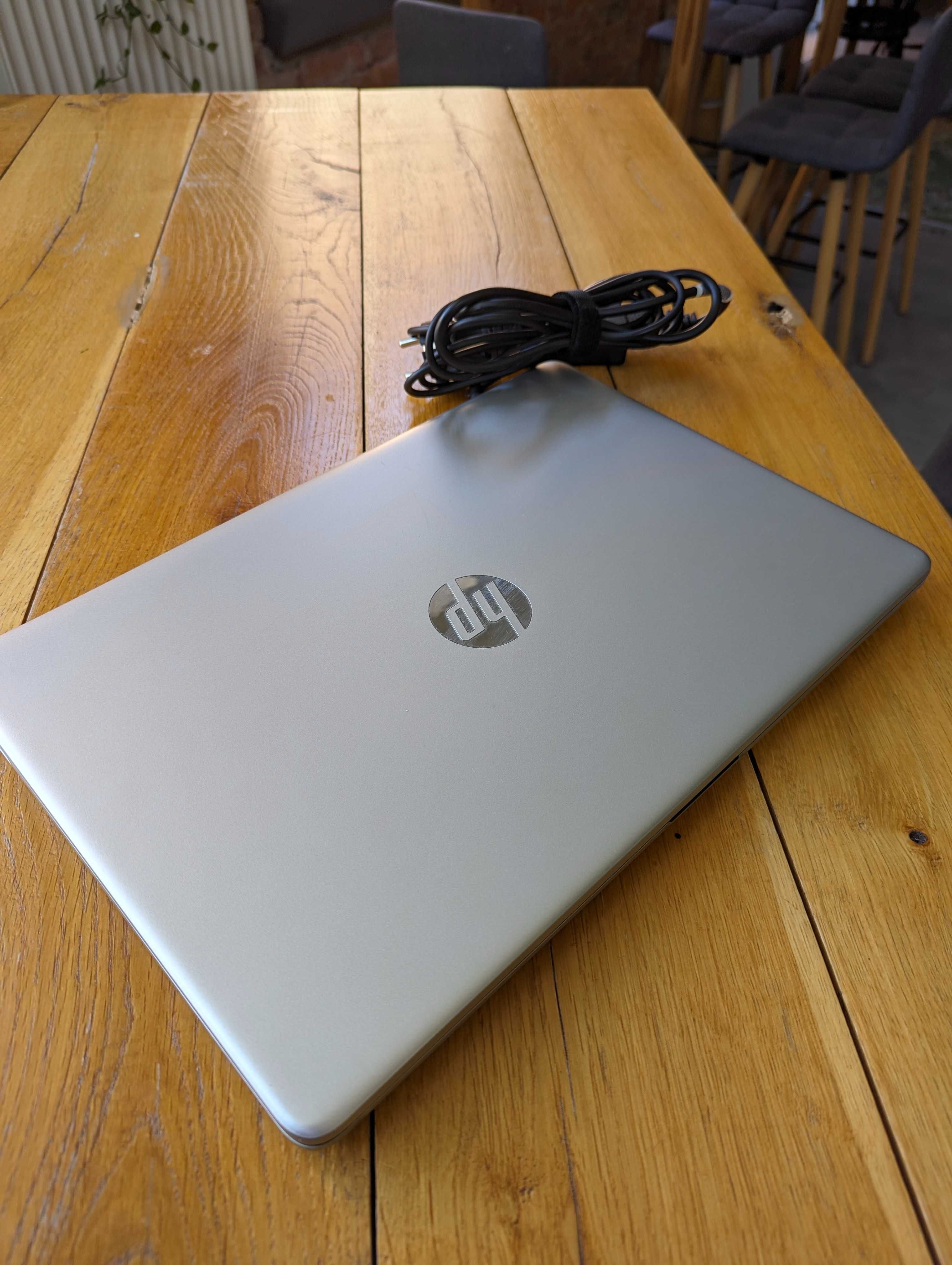 Laptop HP 15s-eq1029nw - lekki i szybki laptop do pracy