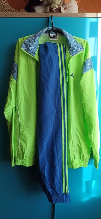 Продам жіночий спортивний костюм.