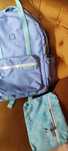 Mochila grande praticamente nova