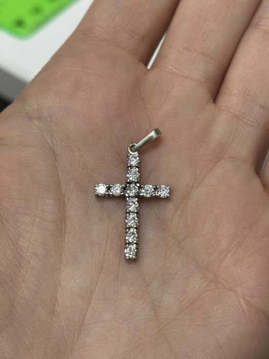 Срібний хрестик з фіанітами