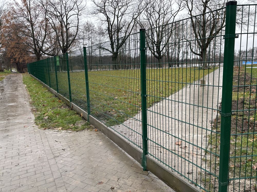 Panele ogrodzeniowe słupki podmurówki