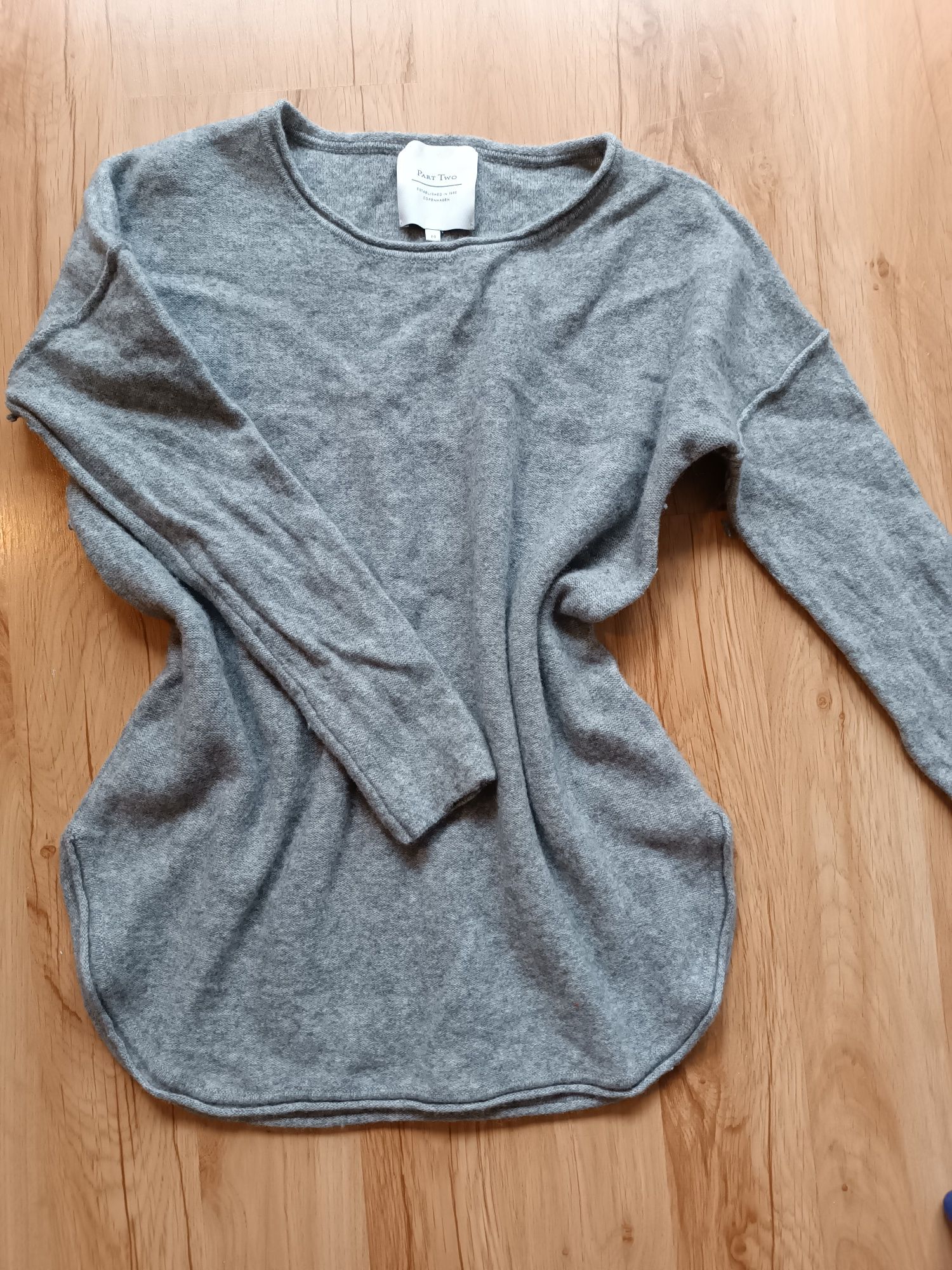 Sweterek sweter z wełny  Part Two M