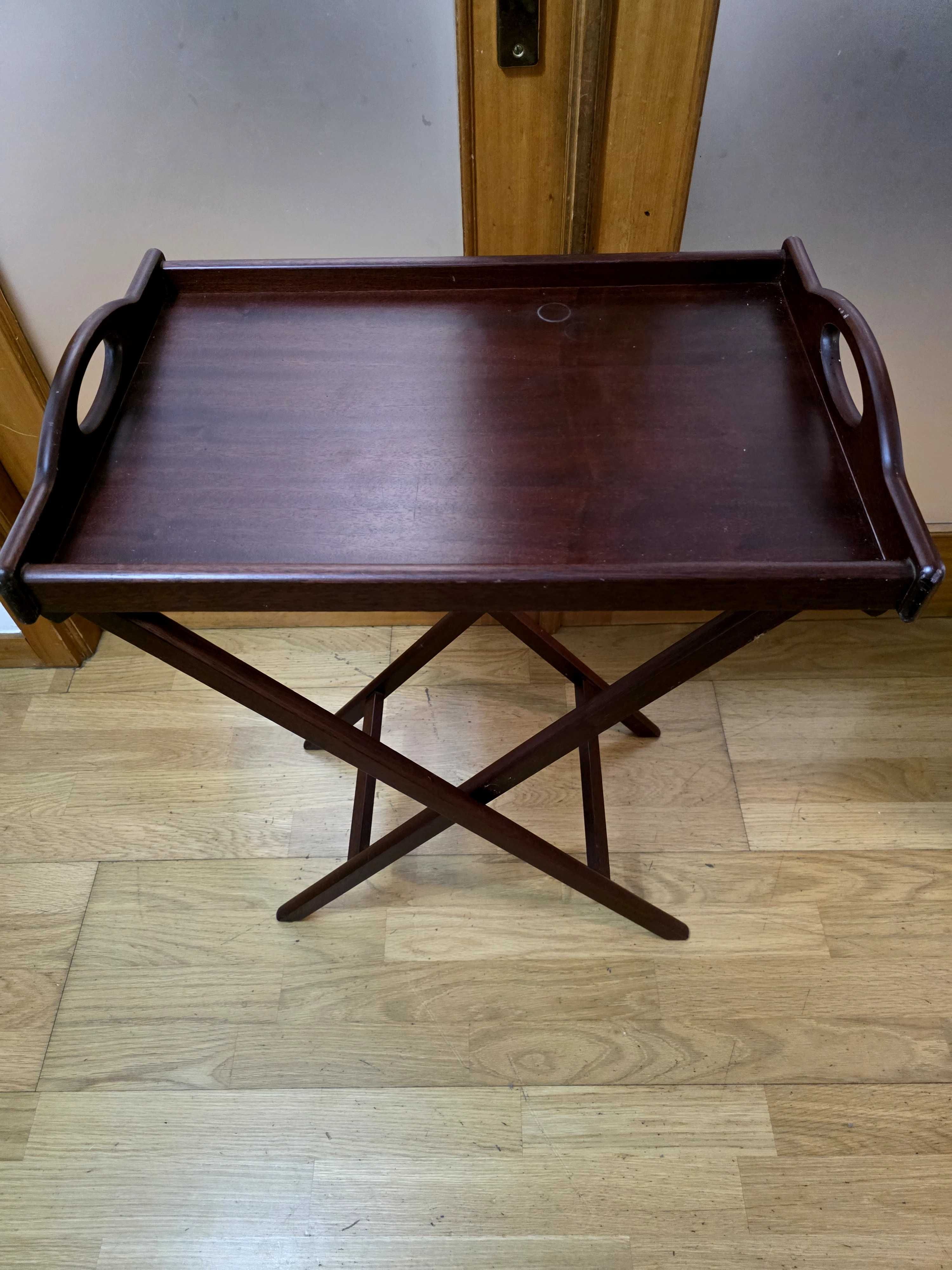 Mesa de apoio com tabuleiro