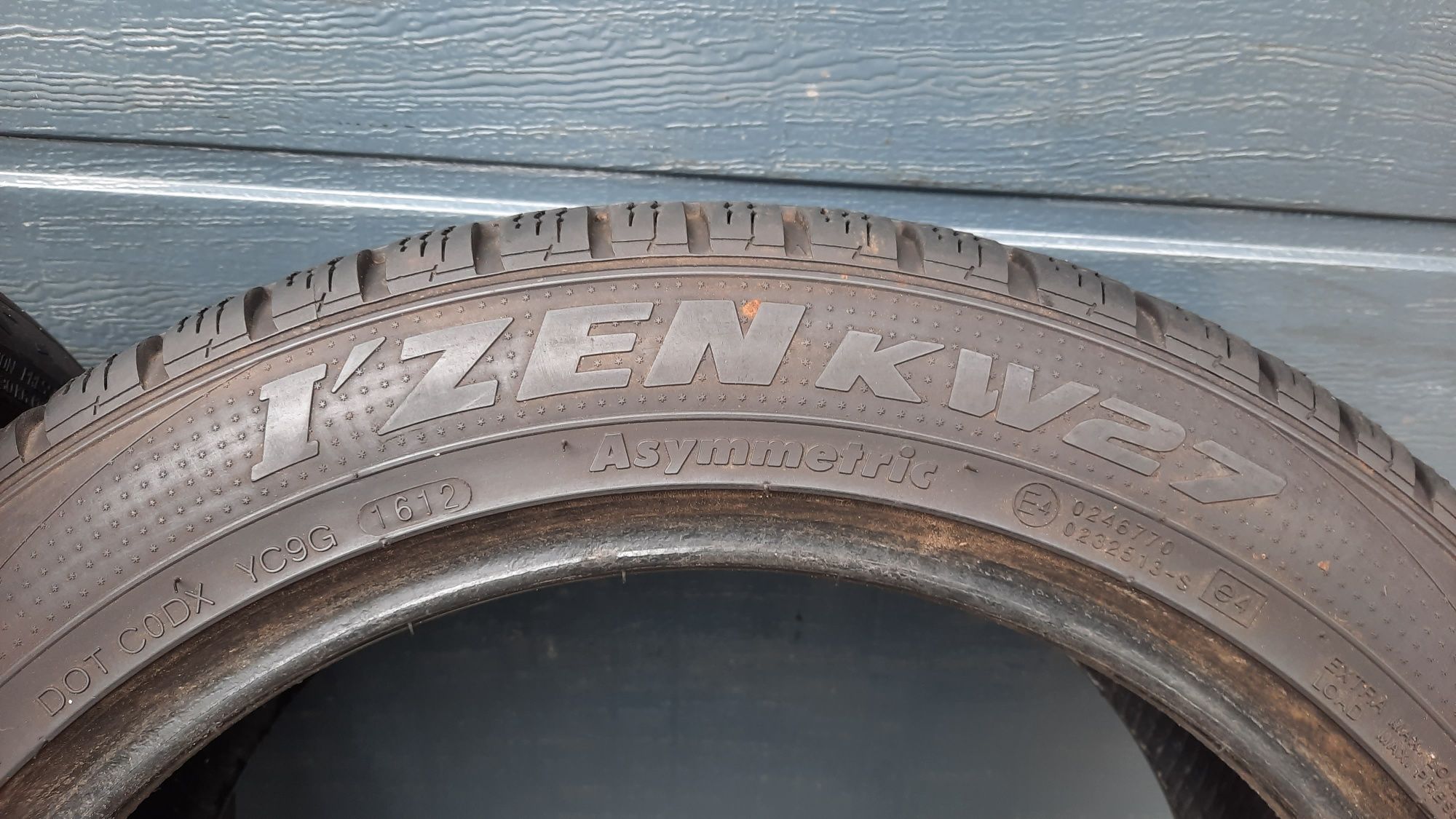 Kumho 205/55 R17 I'ZEN KW 27