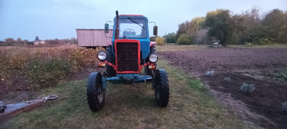 Трактор МТЗ 80 .