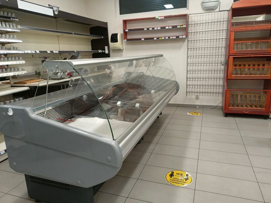 Lada | witryna chłodnicza przemysłowa