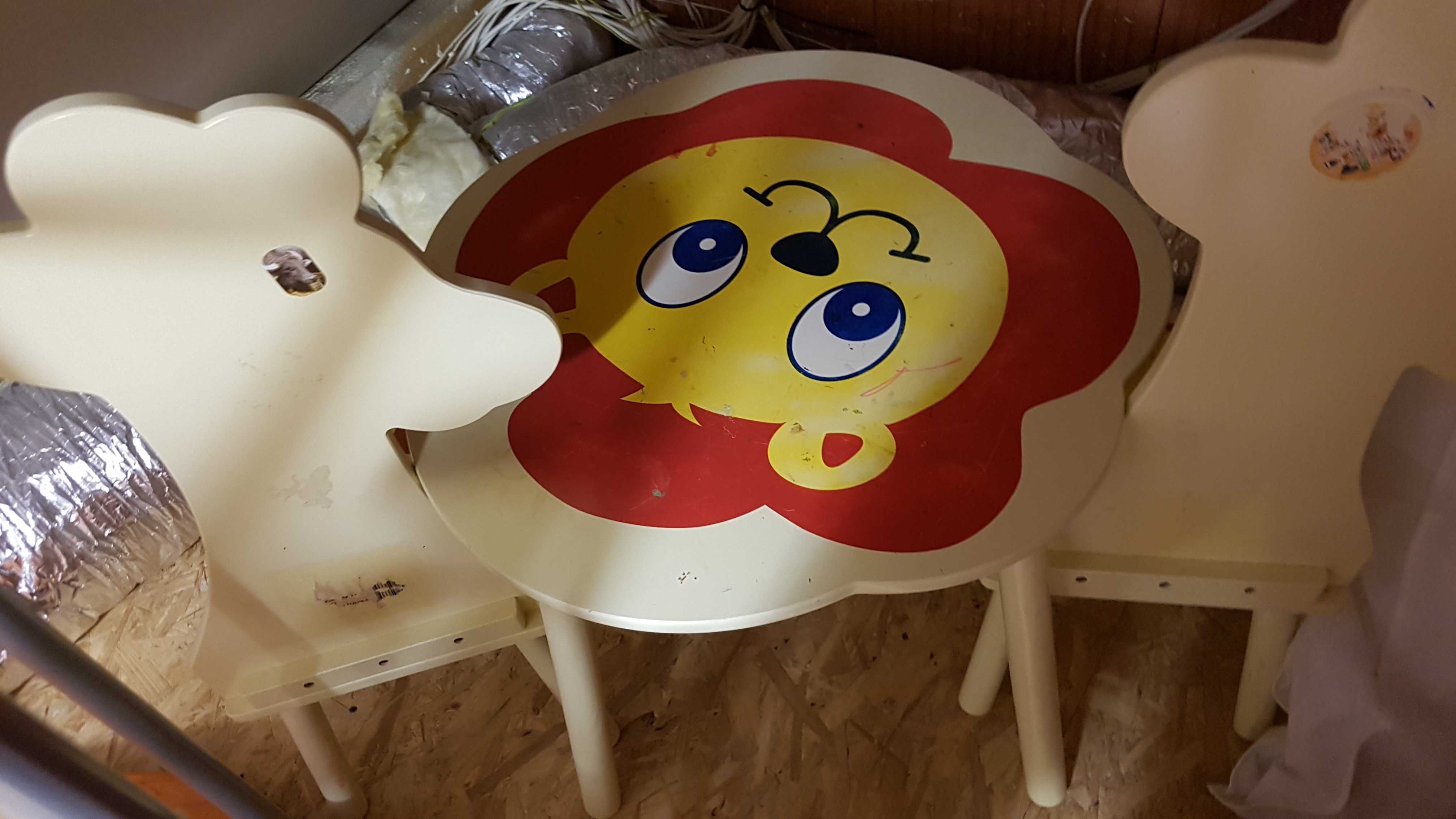 Zestaw meble dziecięce/ mebelki stolik i 2 krzesła