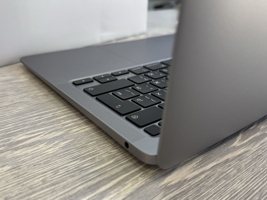 MacBook Air 13 / i3 / RAM 8 / SSD 256 GB / 2020 / Space Grey
